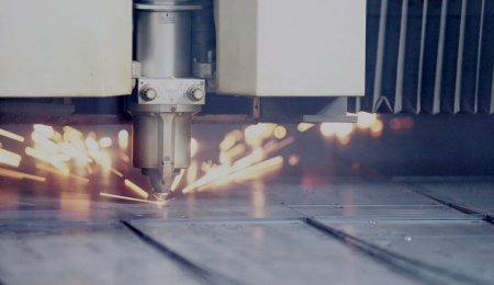 「工人先鋒號(hào)」用一束激光“點(diǎn)亮”智能制造