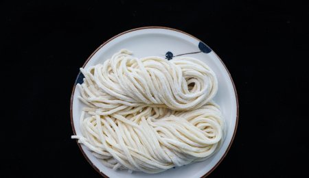 青島?？萍沿桓r面條里的“國際專利”